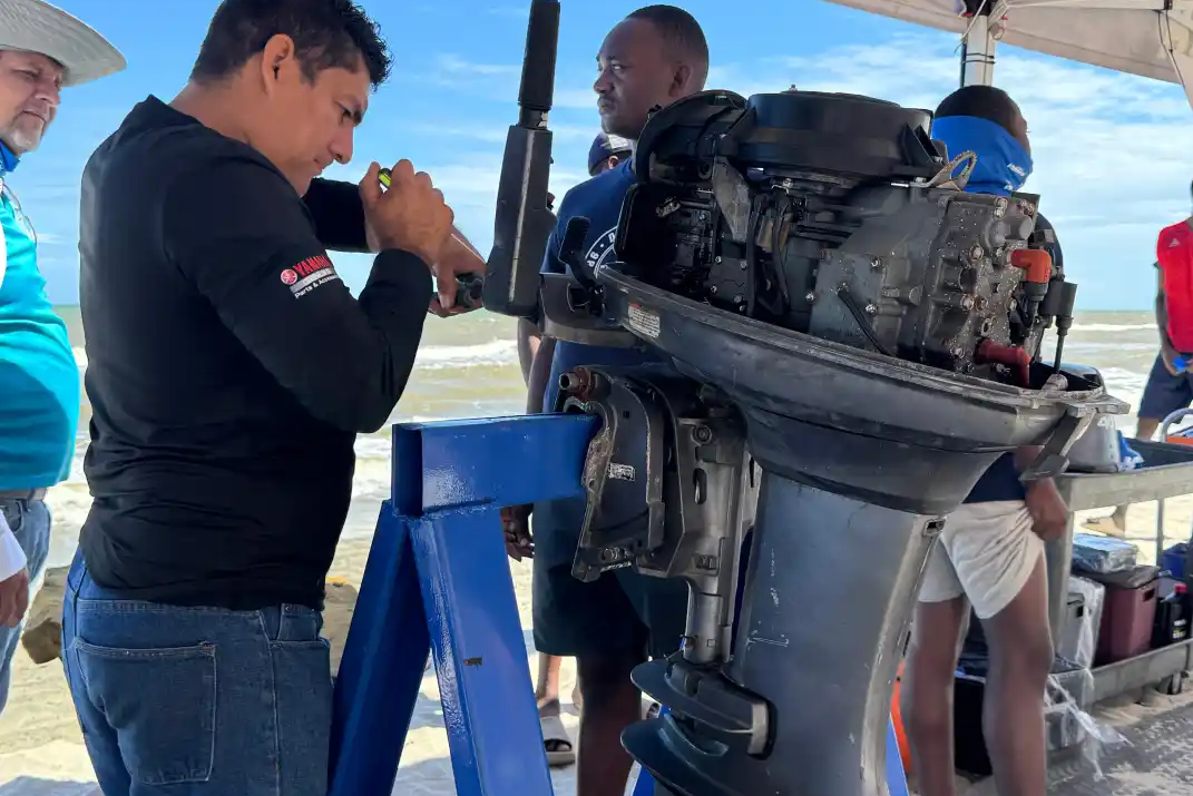 Motomundo y Ultramotor concluyen con éxito su Gira de Mantenimiento Gratuita en La Ceiba